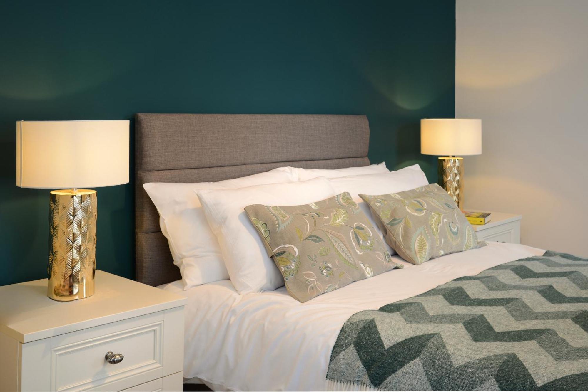 The Old Brewery Boardroom - Winchester City Centre - Unique Property - Free Parking - Sleeps 6 - By Xplus Stays Luaran gambar