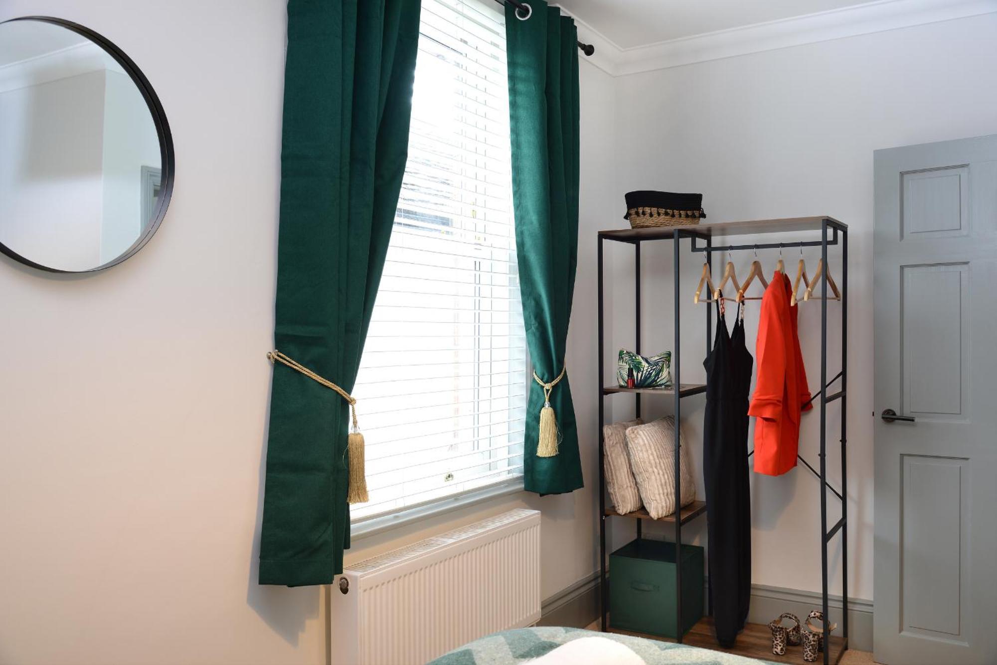 The Old Brewery Boardroom - Winchester City Centre - Unique Property - Free Parking - Sleeps 6 - By Xplus Stays Luaran gambar