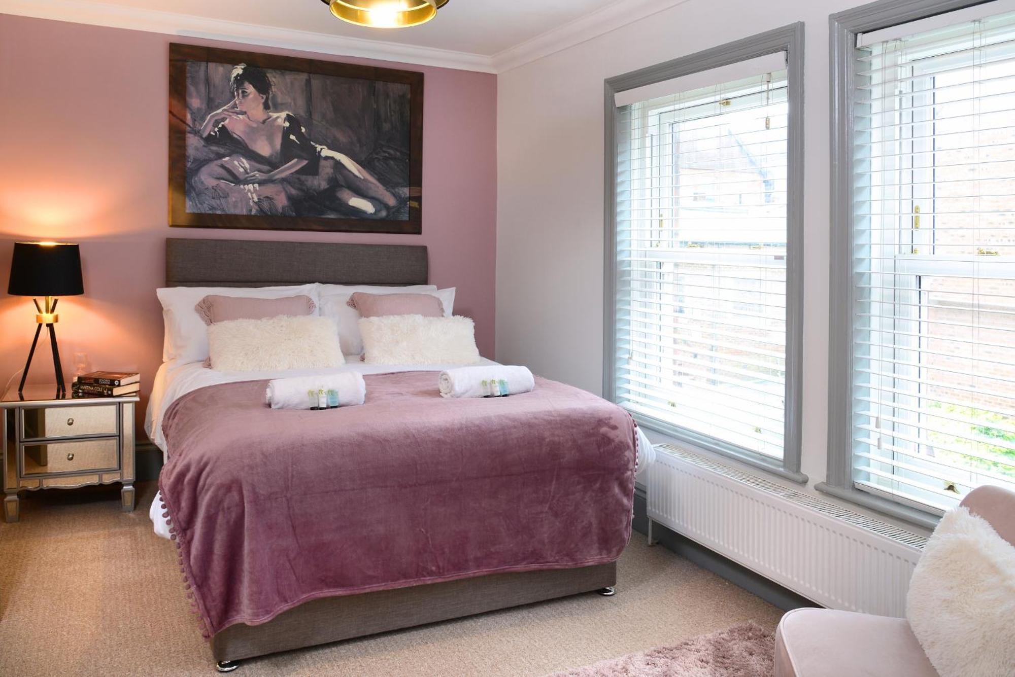 The Old Brewery Boardroom - Winchester City Centre - Unique Property - Free Parking - Sleeps 6 - By Xplus Stays Luaran gambar