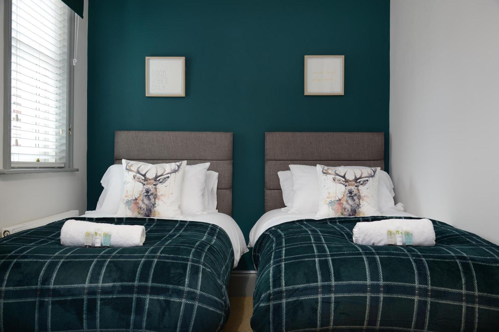 The Old Brewery Boardroom - Winchester City Centre - Unique Property - Free Parking - Sleeps 6 - By Xplus Stays Luaran gambar