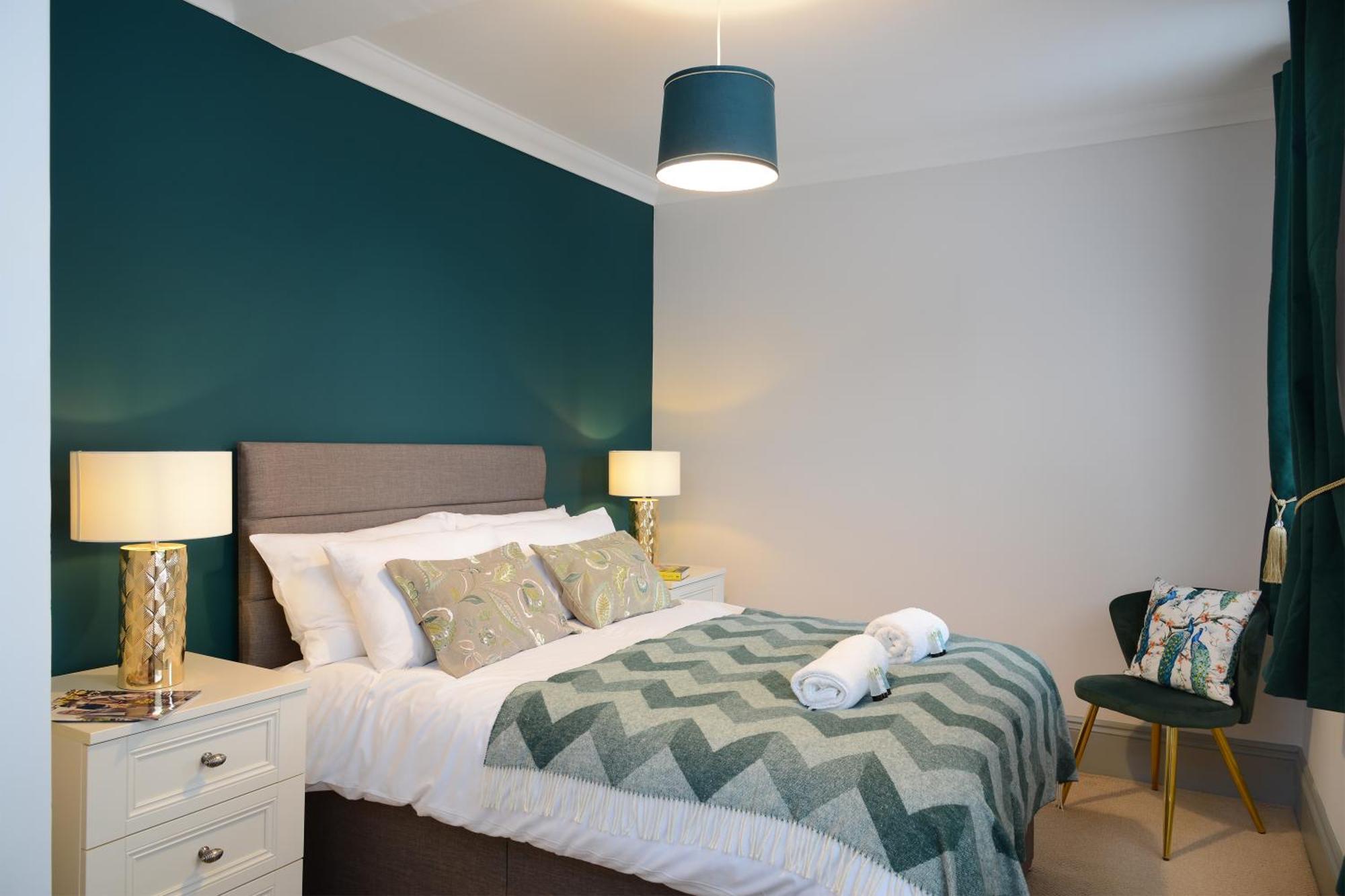 The Old Brewery Boardroom - Winchester City Centre - Unique Property - Free Parking - Sleeps 6 - By Xplus Stays Luaran gambar